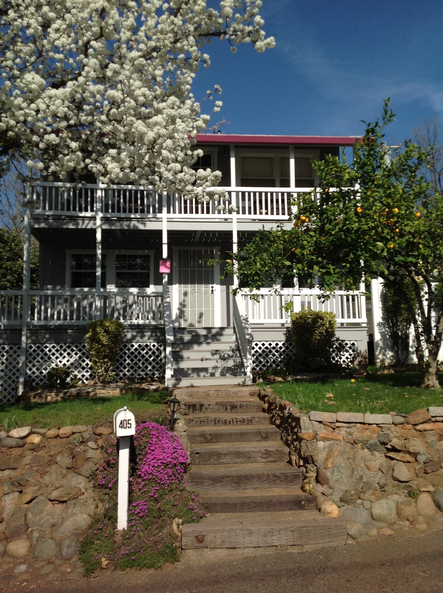 Folsom Townhome: 405 Reading St