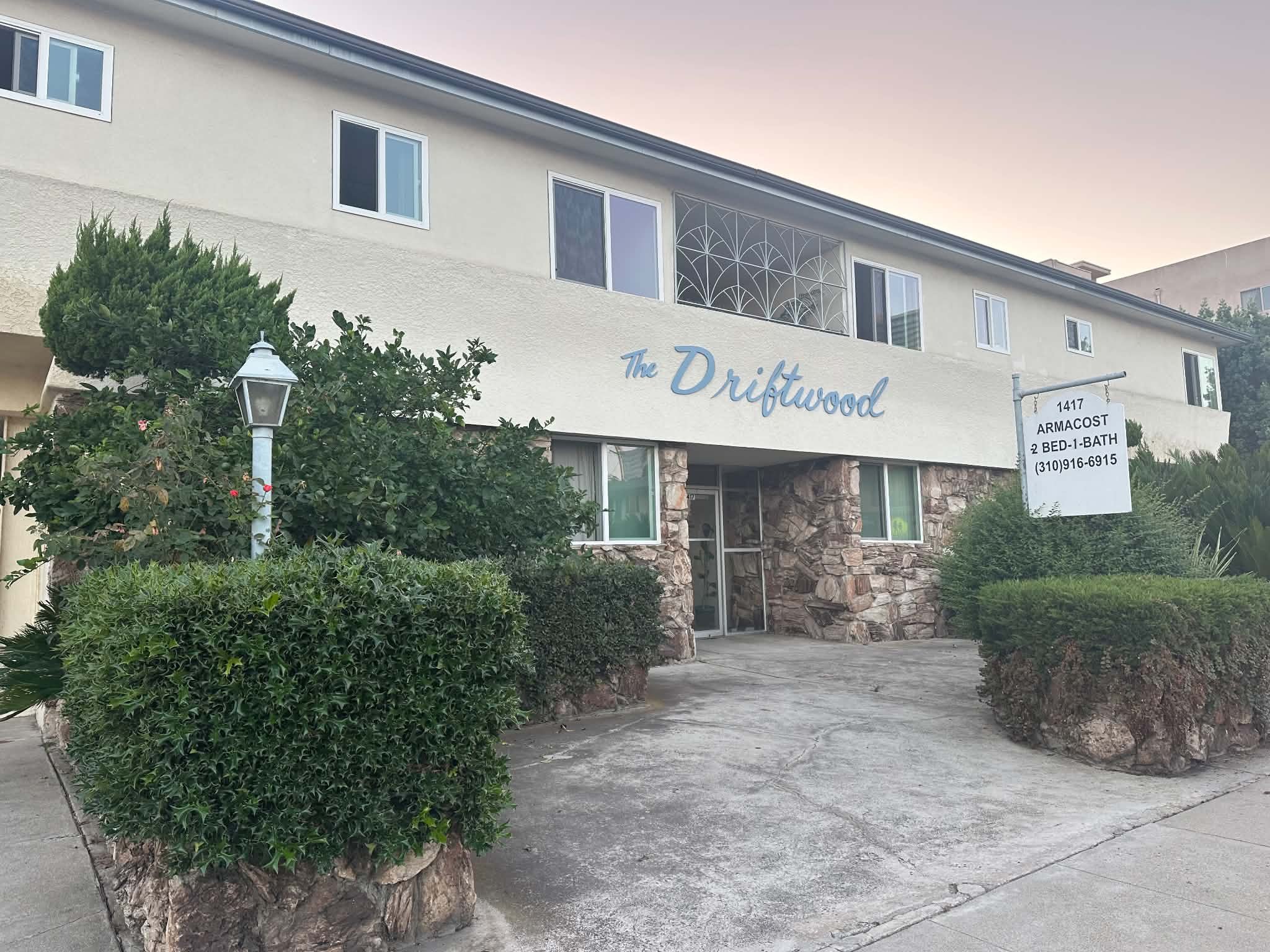 Los Angeles Apartment: 1417 Armacost Ave