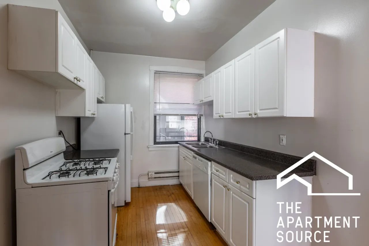 Evanston Apartment: 1317 Oak Avenue #H2 Evanston, IL 60201