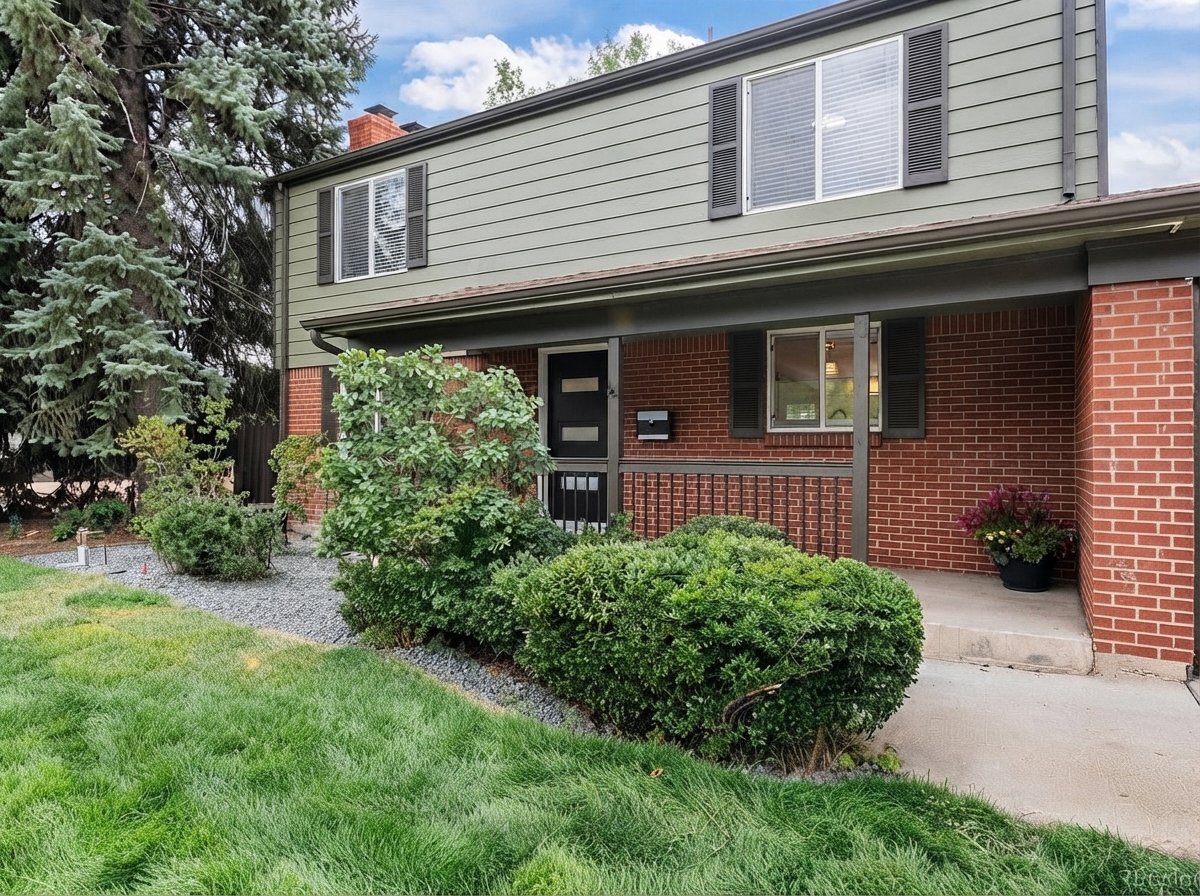 Denver House: 1779 S Monaco Pkwy