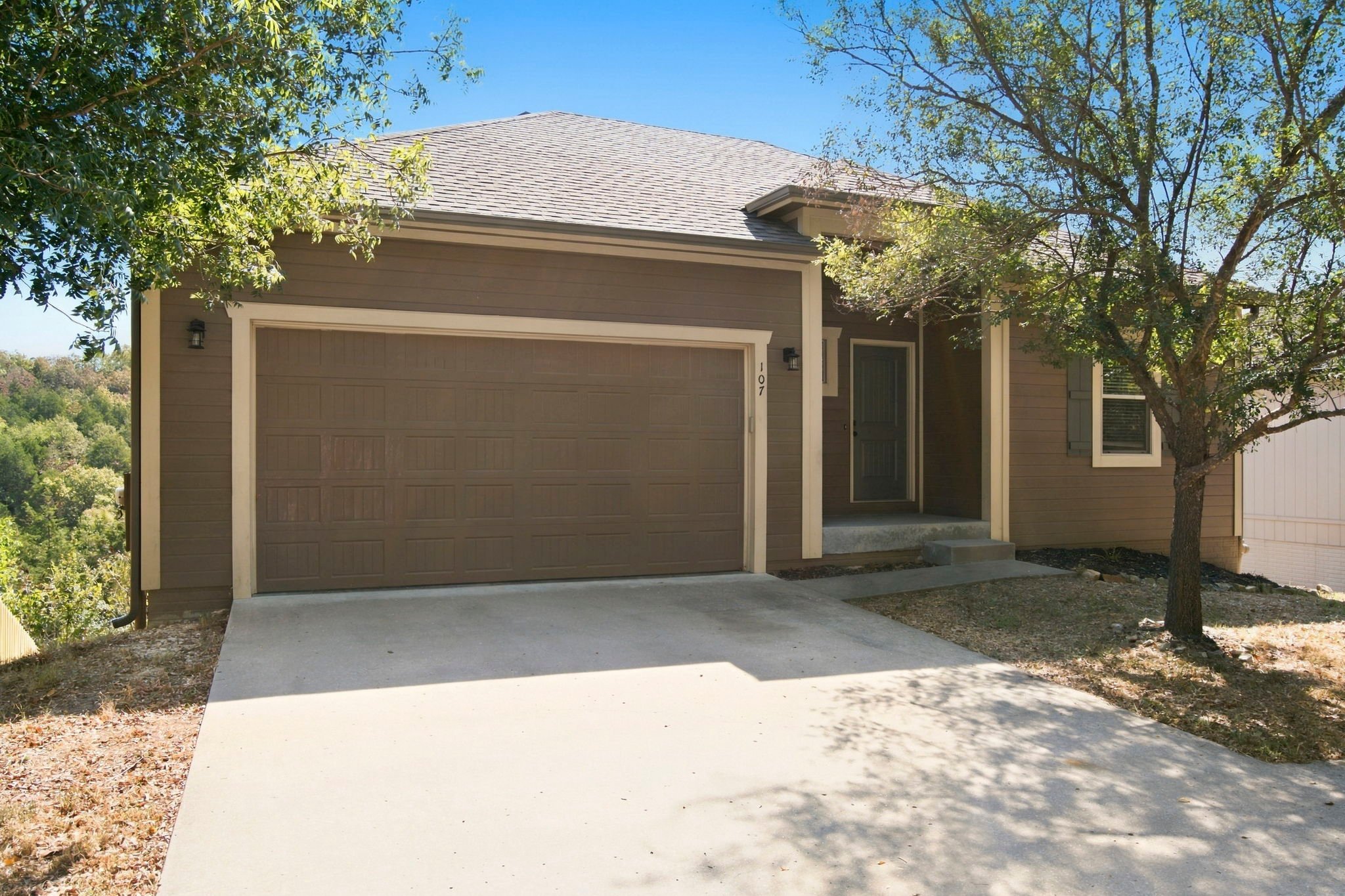 Branson House: 107 Jury Ln