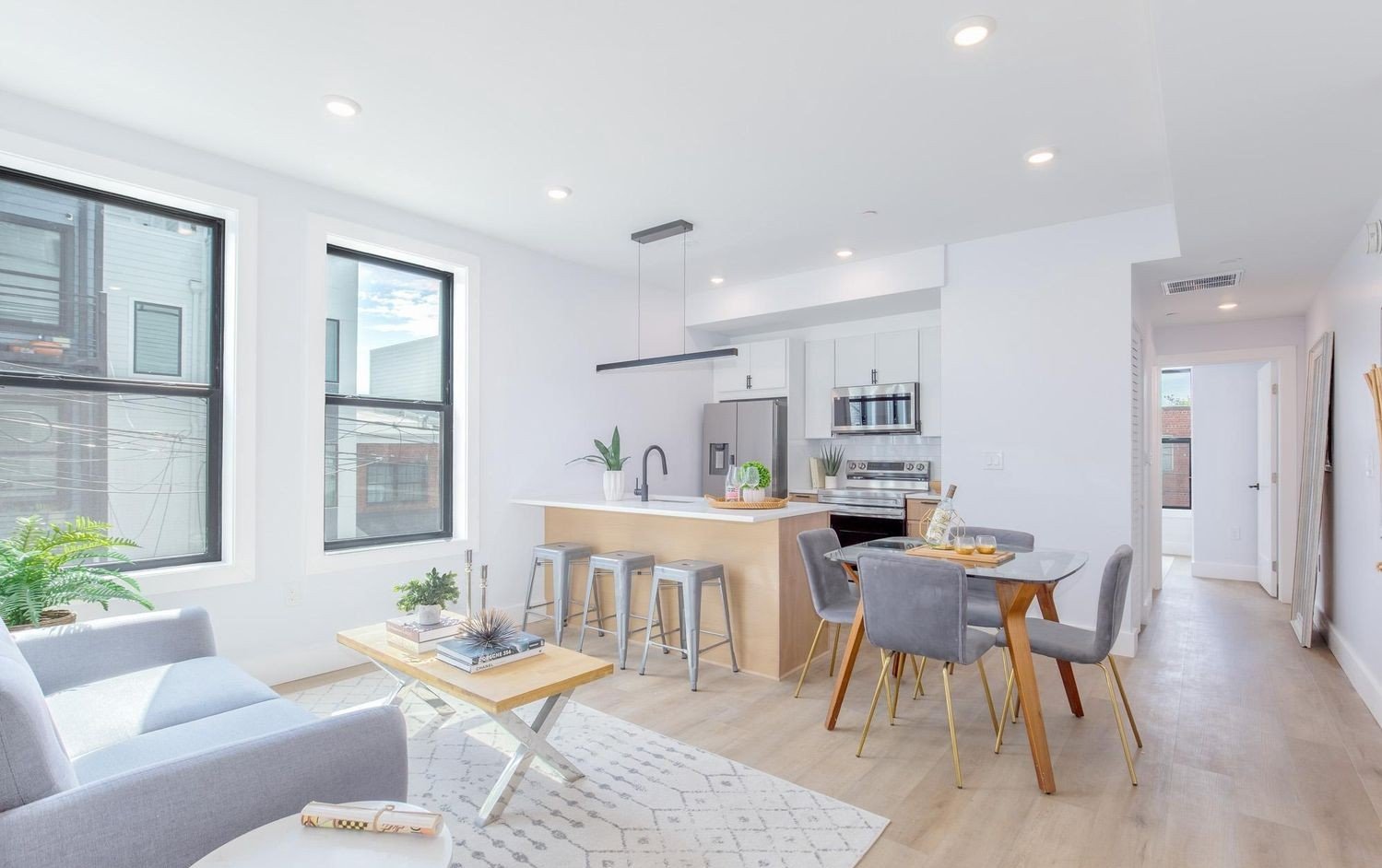 Washington Condo: 1012 17th Pl NE