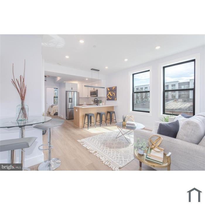 Washington Condo: 1012 17TH PL NE