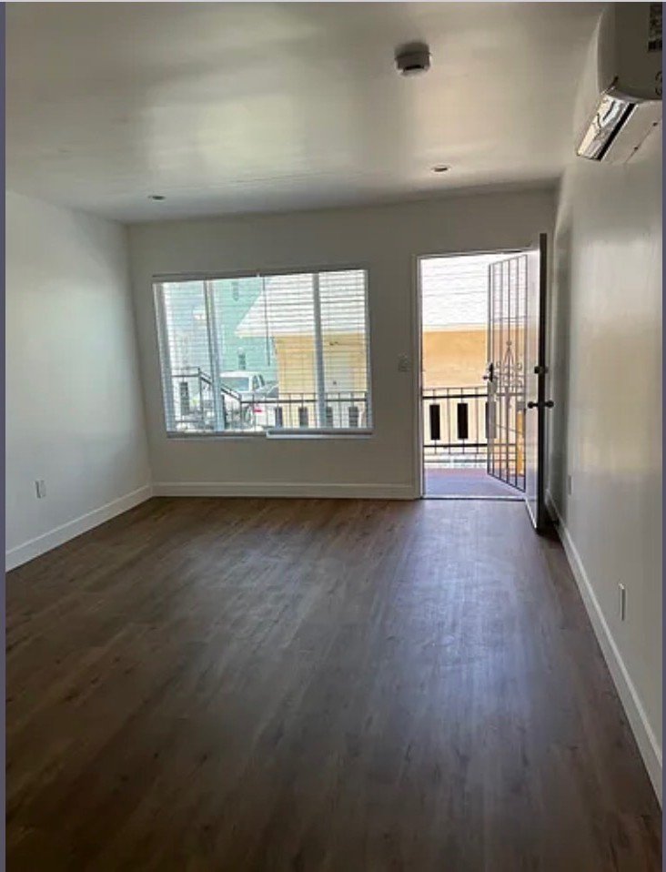 Los Angeles Apartment: 528 N Alexandria Ave