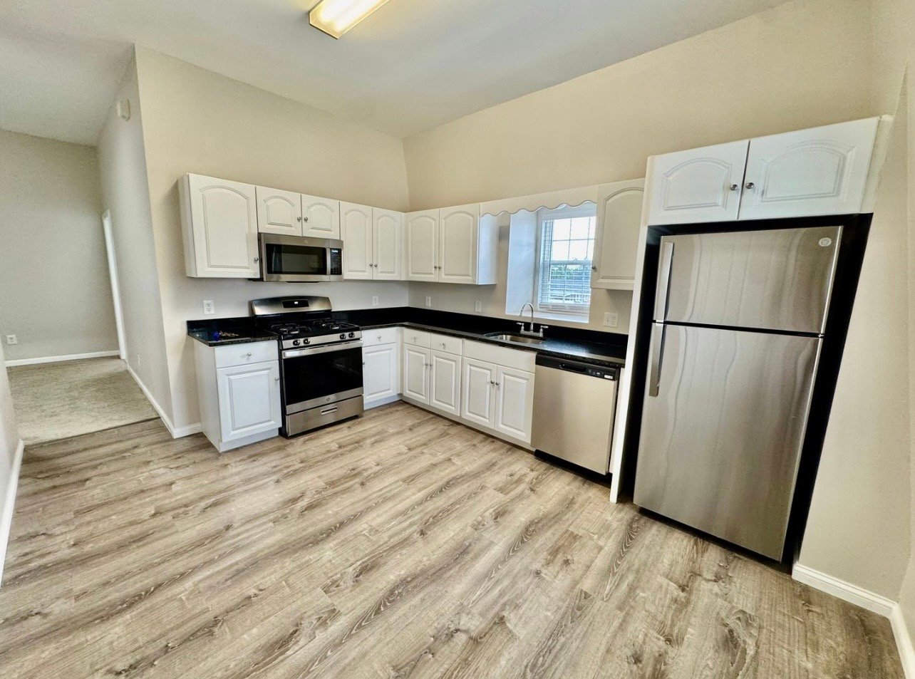Somerset Apartment: 1042 Prospect St