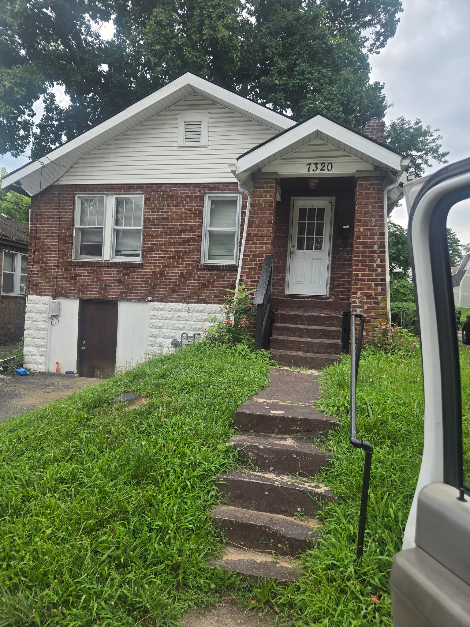St.Louis House: 7320 Park Dr. St. Louis MO