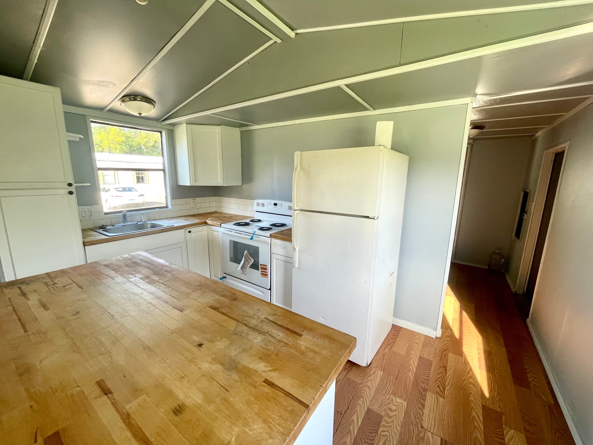 Lake Butler House: 11546 SW 37th St