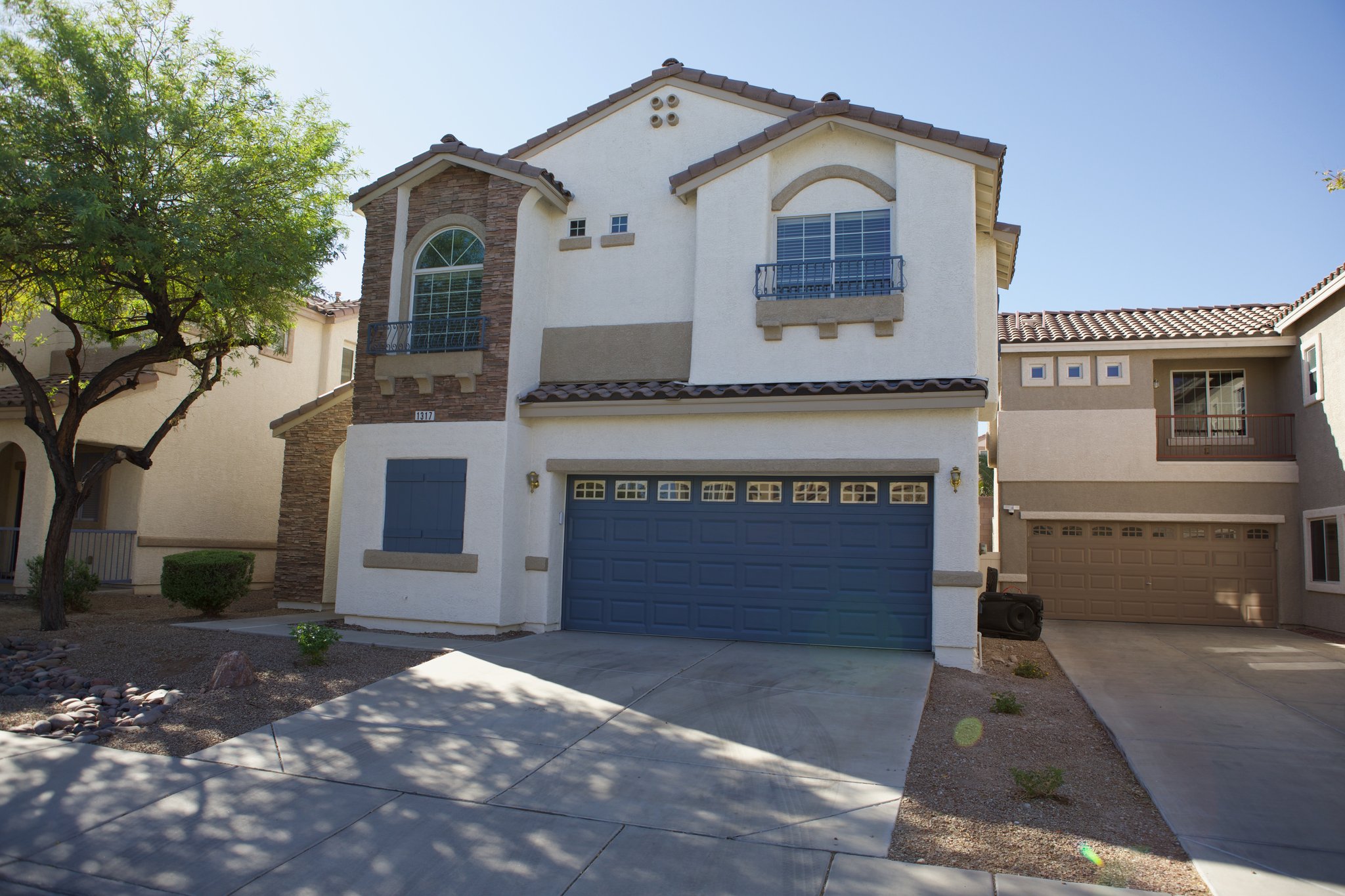 Henderson House: 1317 Robbers Roost Ave