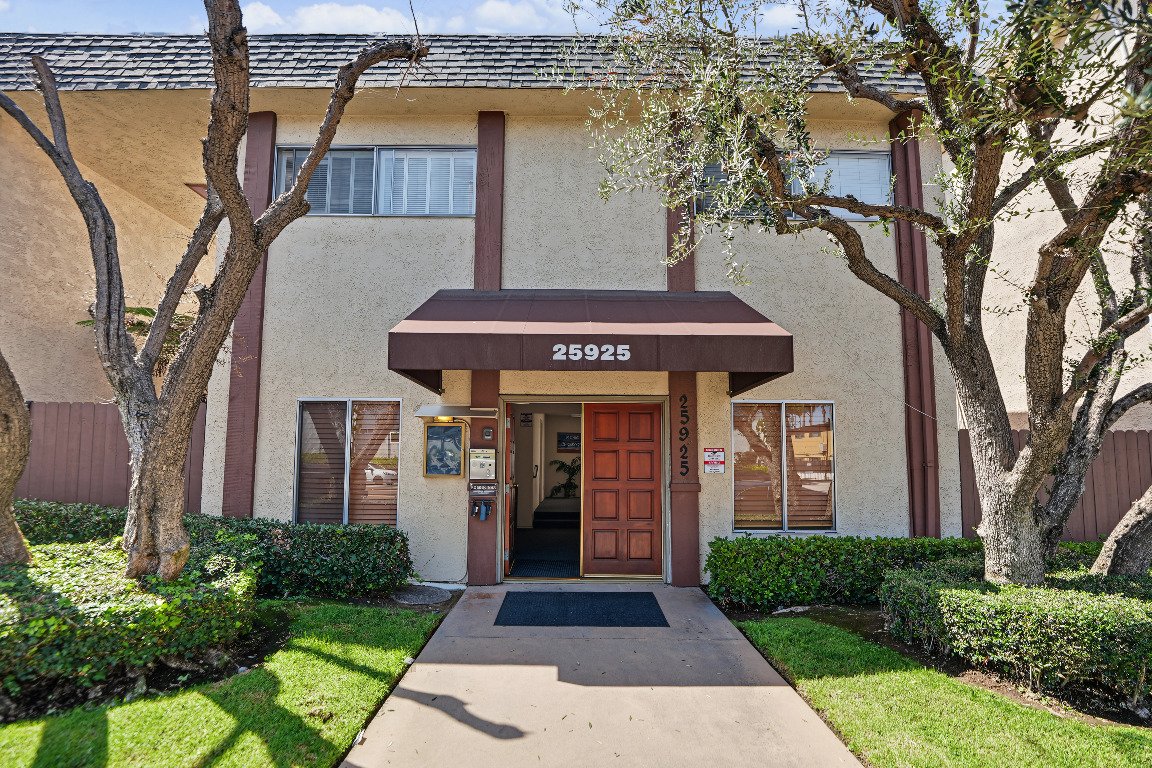 Lomita Condo: 25925 Narbonne Ave