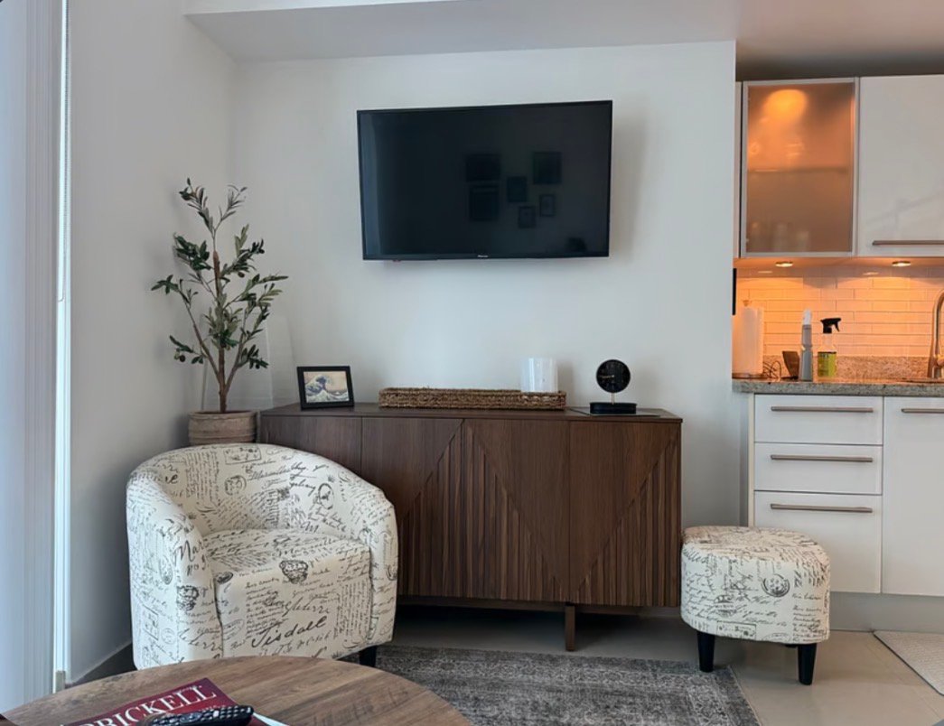 Miami Condo: 185 SW 7 Street
