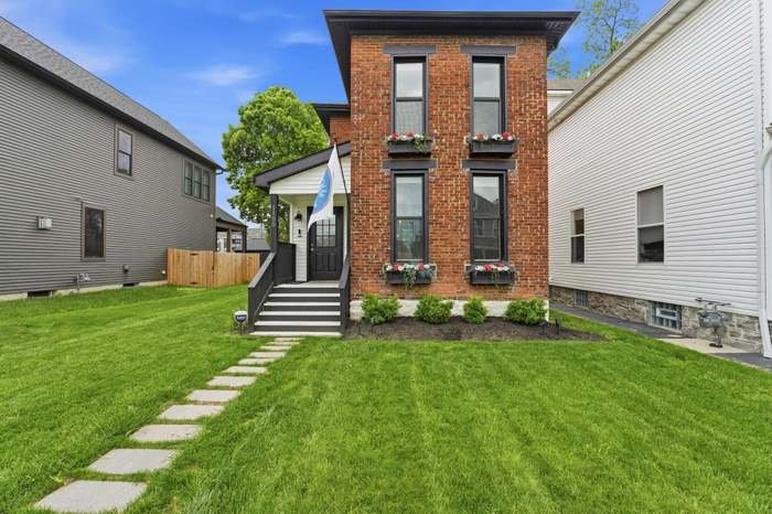 Columbus House: 1155 E Rich Street