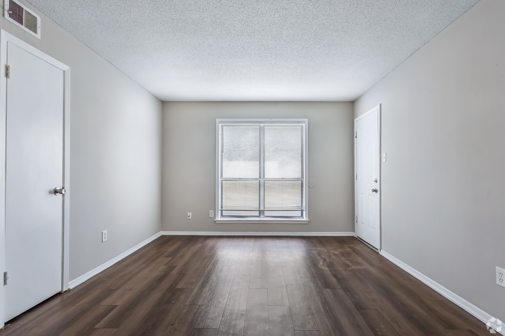 Memphis Apartment: 3945 Macon Rd