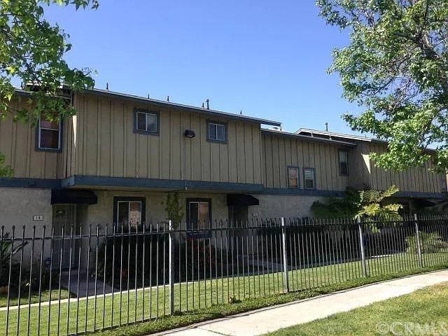 Fontana Condo: 9240 Date St