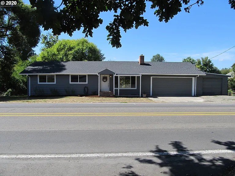 carlton House: 440 N Yamhill St, Carlton, OR 97111