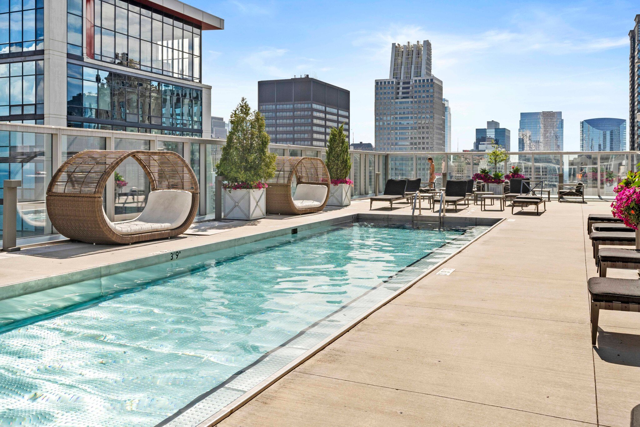 Chicago Condo: 195 N Garland Ct