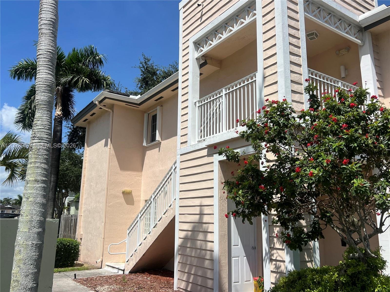 Homestead Apartment: 372 NE 26th Pl