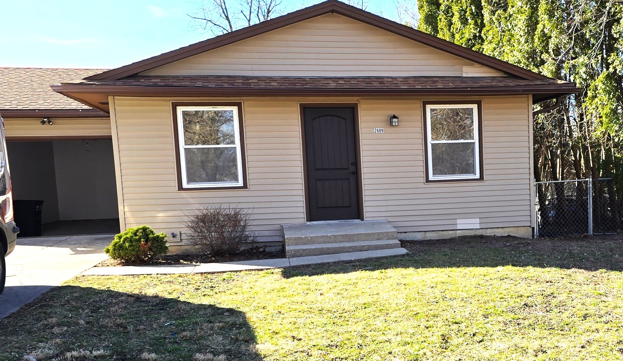 Rockford House: 2809 19th St, Rockford, IL 61109