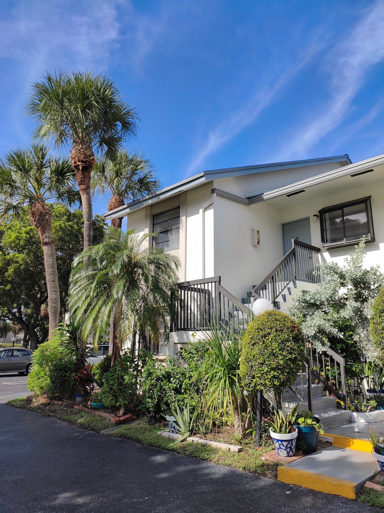Deerfield Beach Condo: 1001 SE 6th Ave.