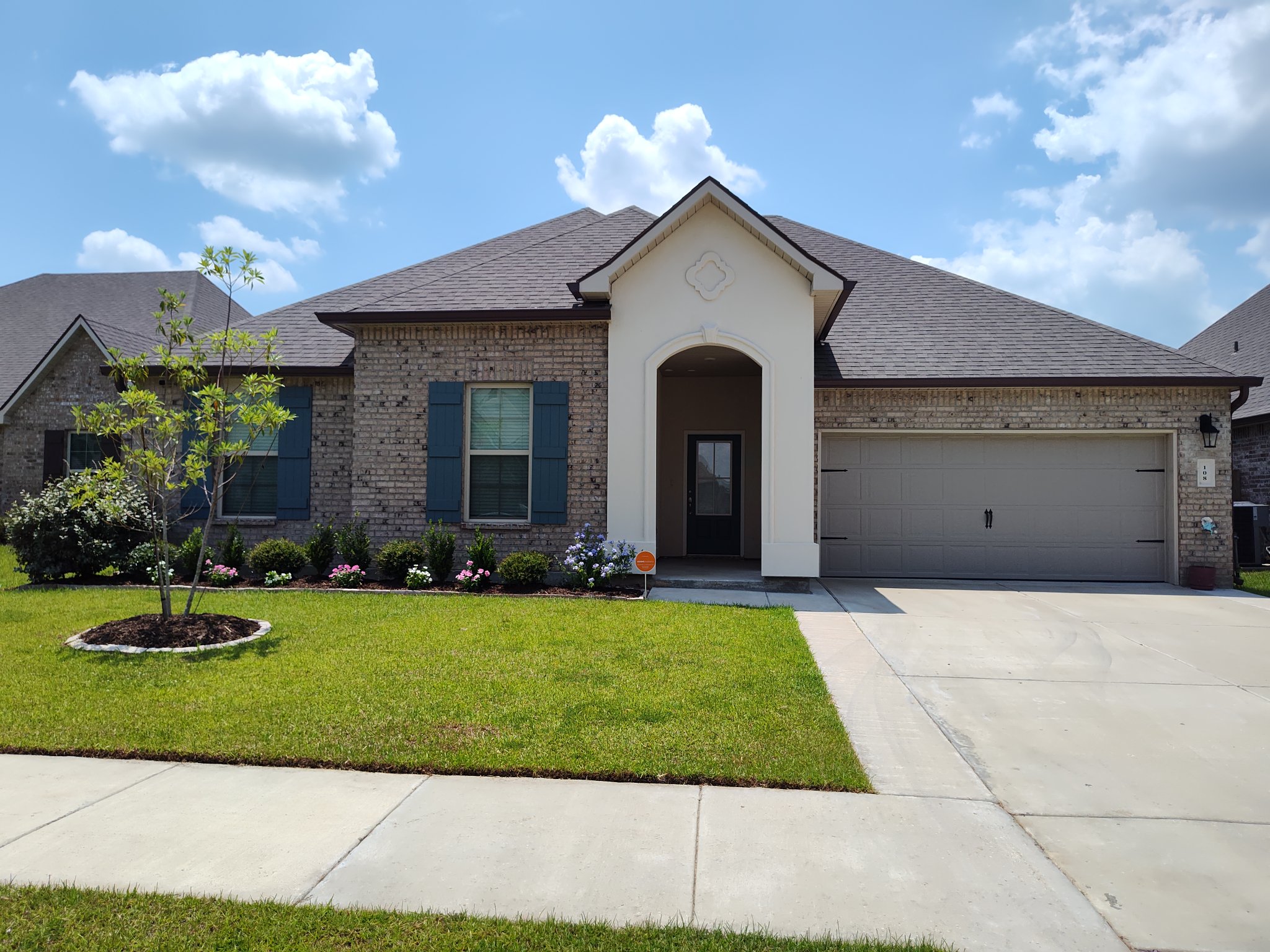 Lafayette House: 108 Hardwood Dr