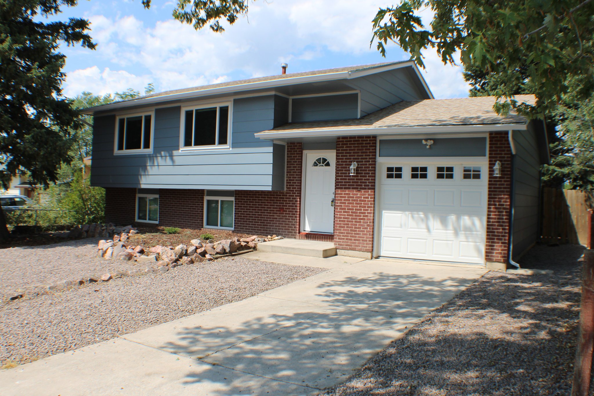 Colorado Springs House: 2080 Poteae Cir