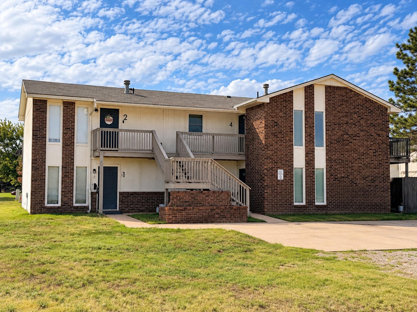 Wichita Apartment: 213 N Acadia Ave