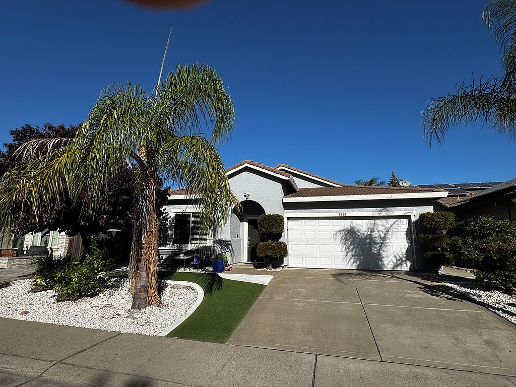 Rocklin House: 6602 Escallonia Way