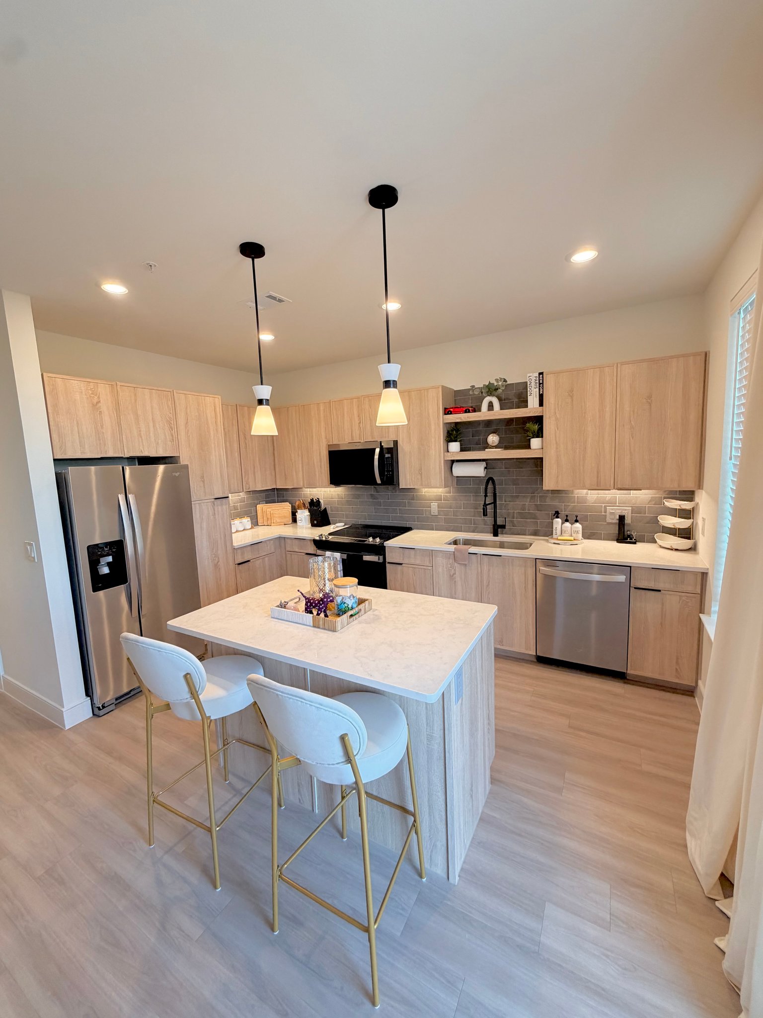 Dallas Apartment: 13342 Midway Rd