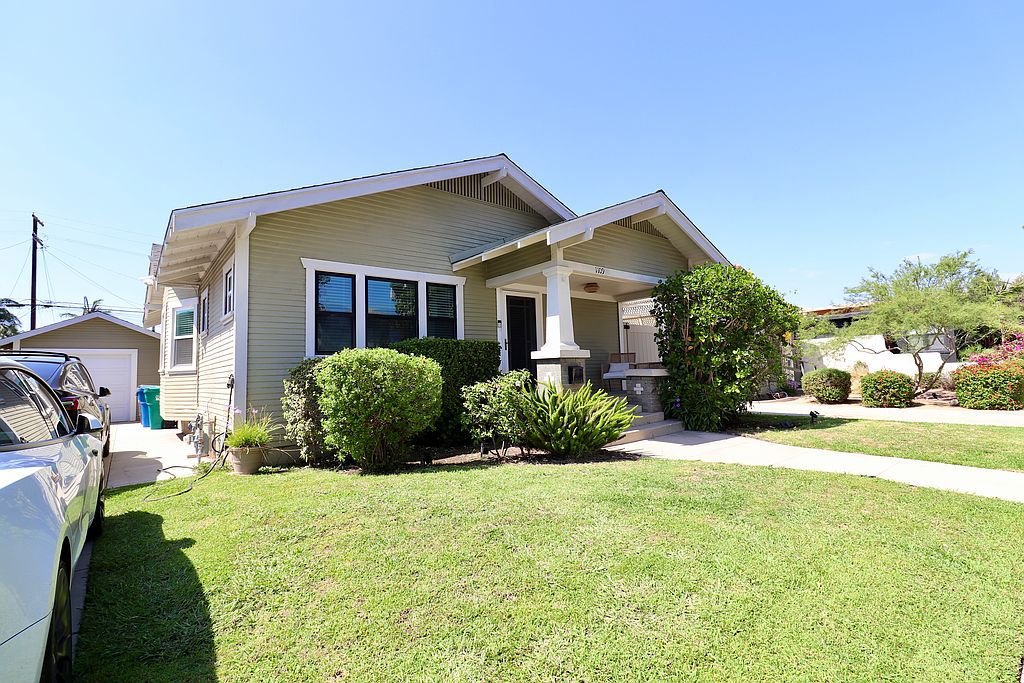 Long Beach House: 1109 Bennett Ave