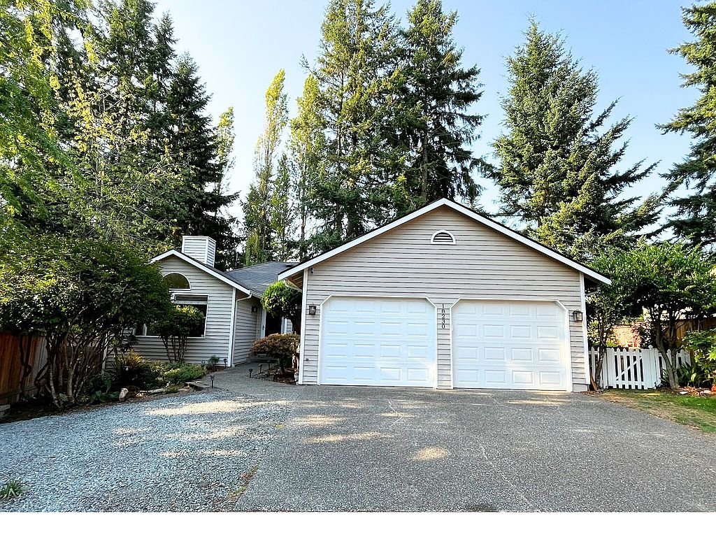 Lynnwood House: 18230 40th Ave W