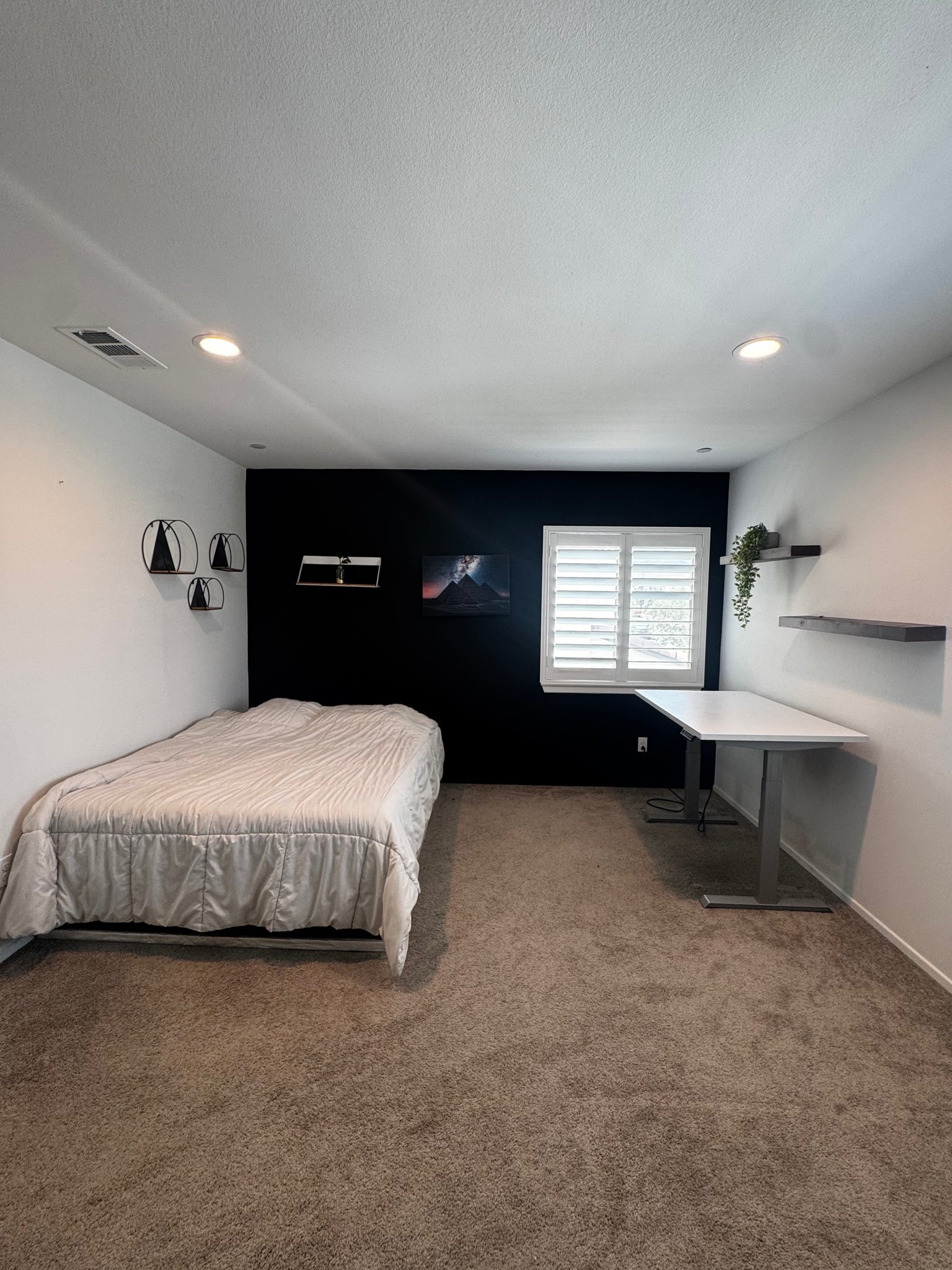 Banning Single Room: 2121 Corridor Park