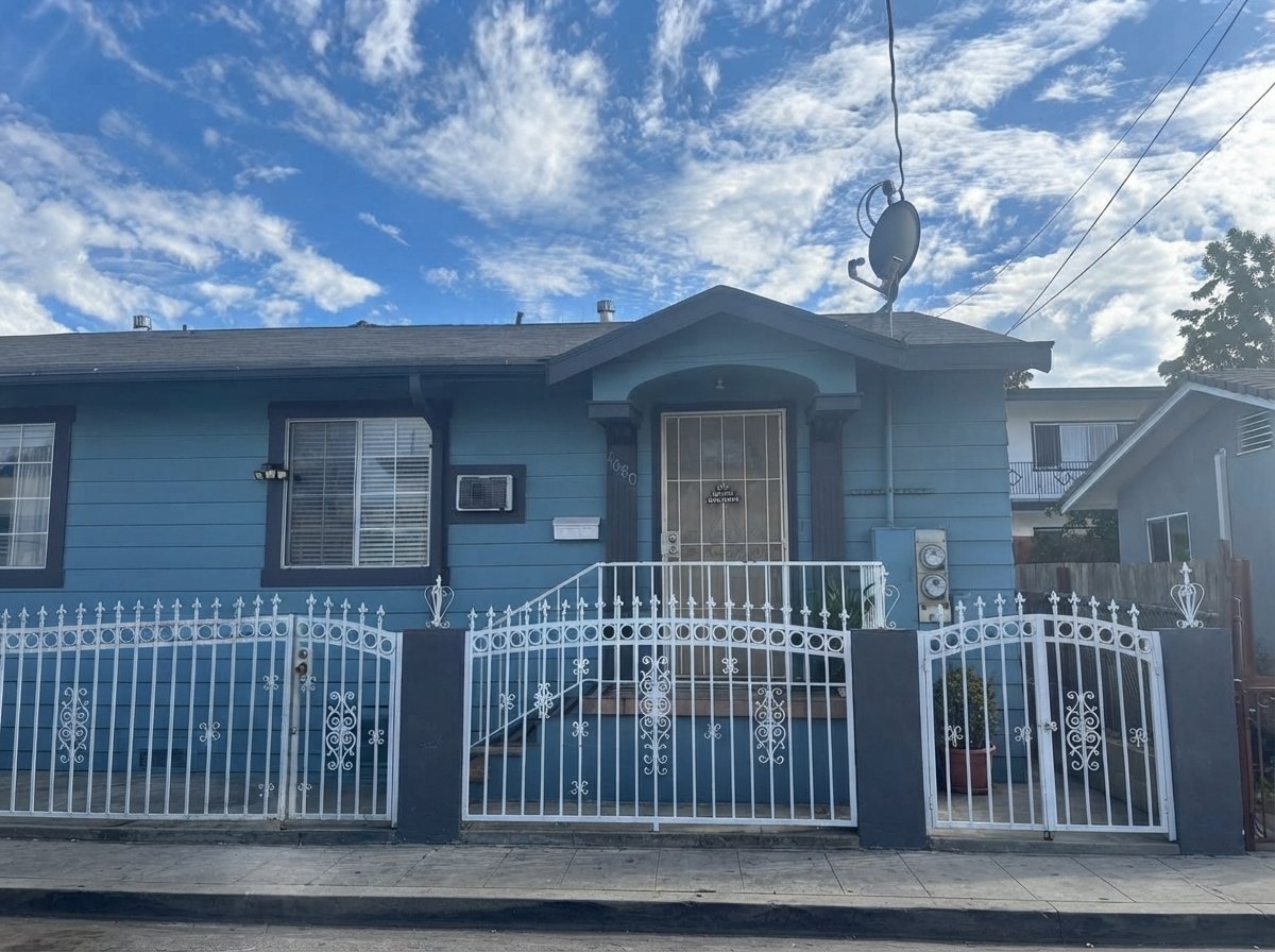 Los Angeles House: 4680 Lincoln Ave