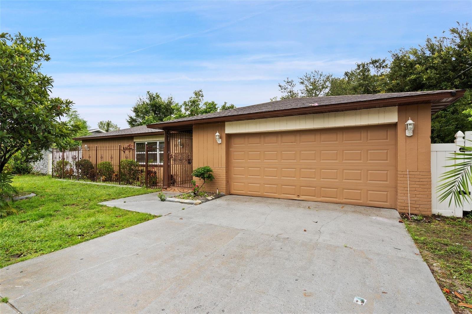ORLANDO House: 418 Declaration Dr