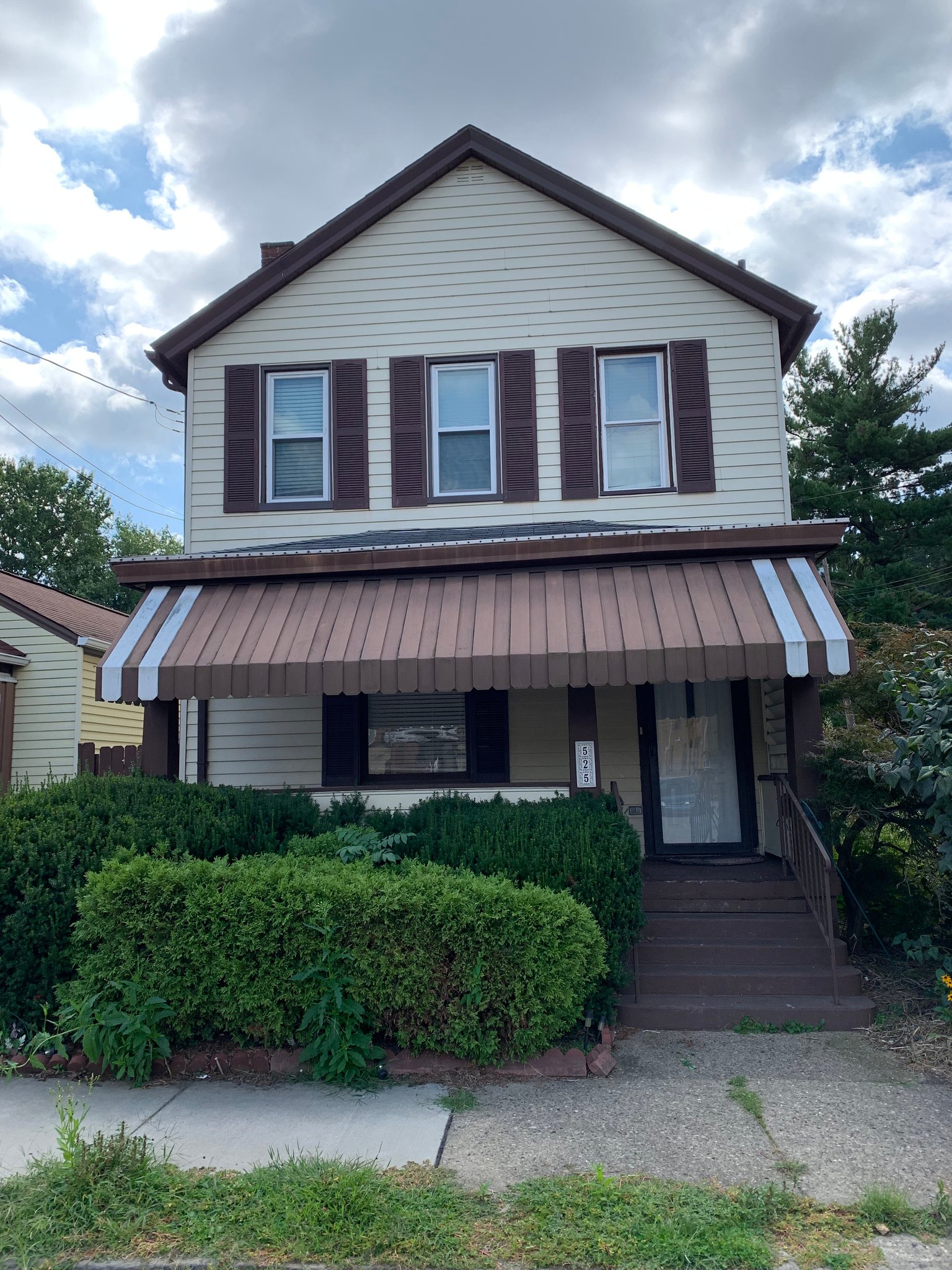 Carnegie House: 525 3rd Ave