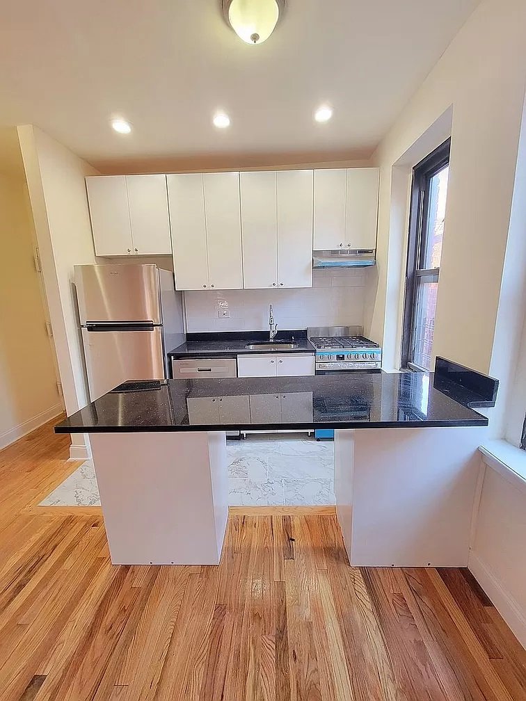 Flushing Condo: 132-24 Maple Ave