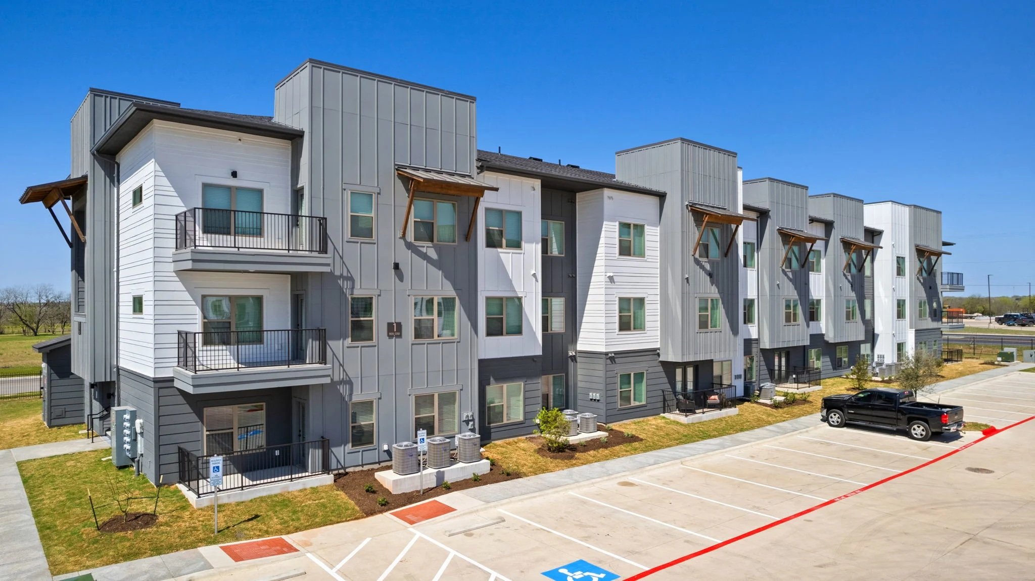 Creedmor Apartment: 12115 Creedmoor Municipal Dr