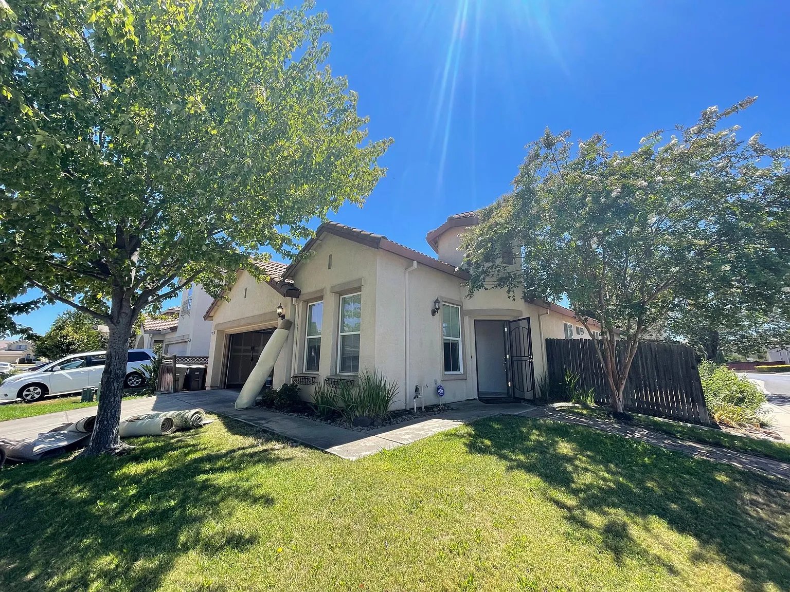 Elk Grove House: 9400 Trolio Way