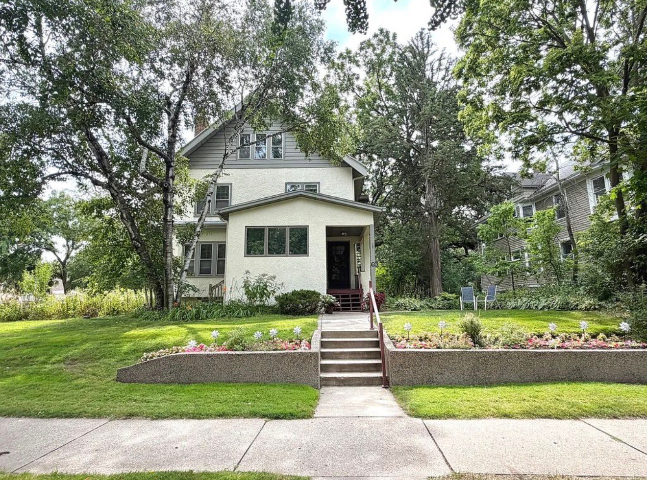 Saint Paul Condo: 2150 Carter Ave
