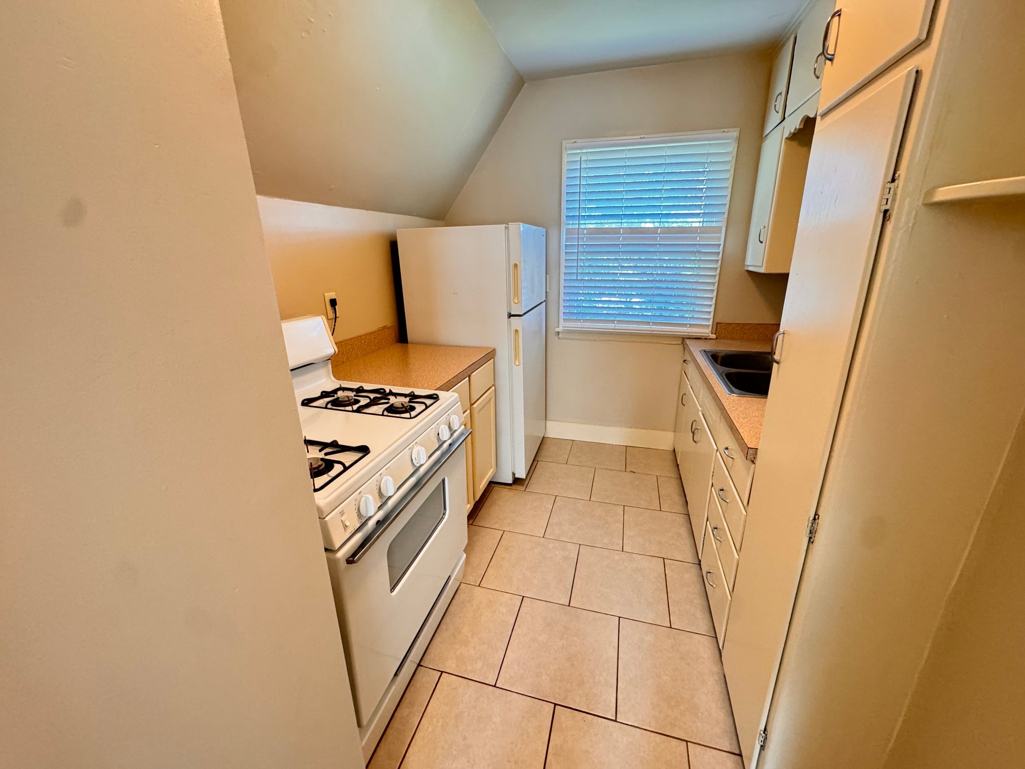 Lincoln Townhome: 2735 Alpha St