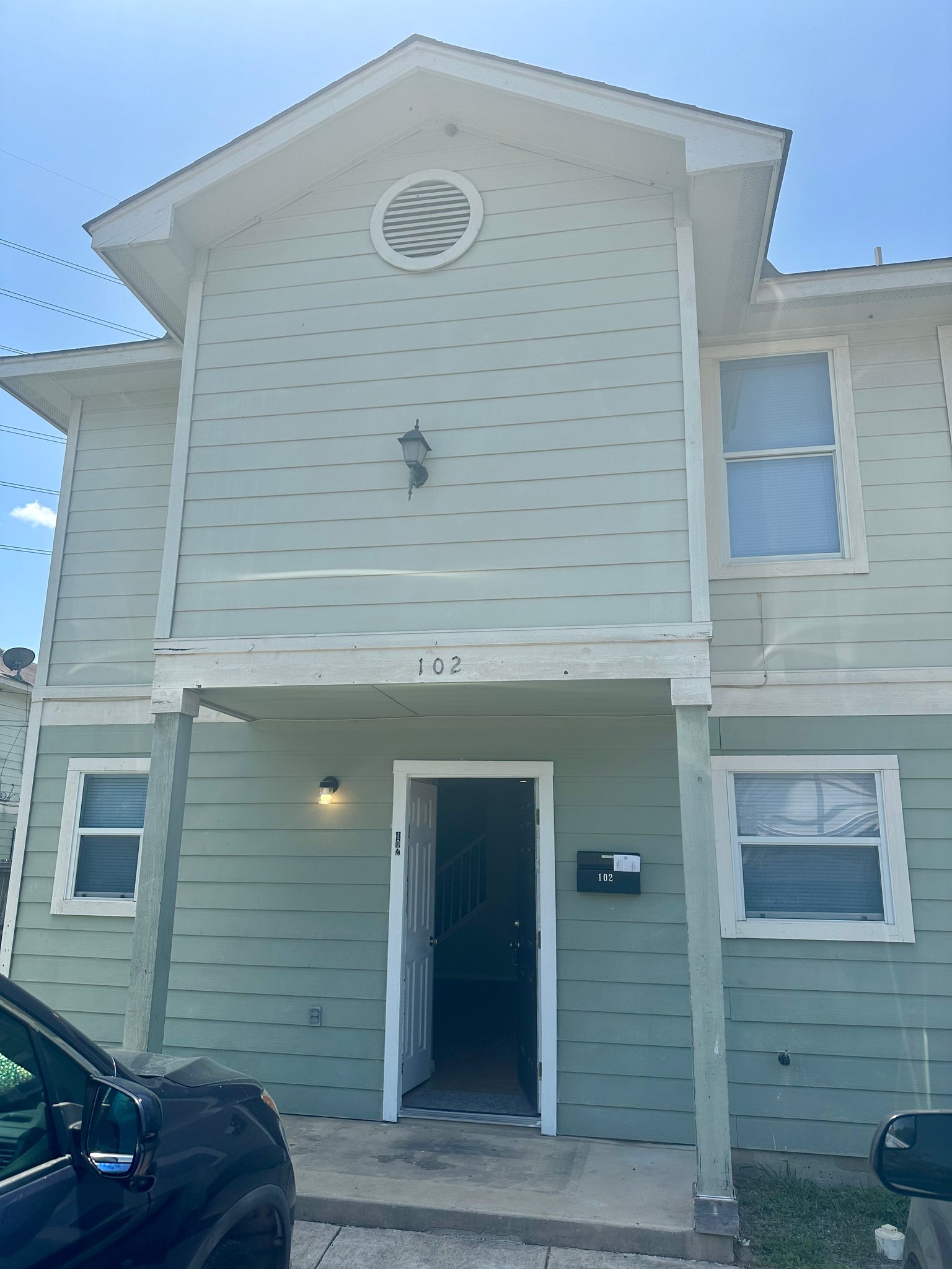San Antonio Townhome: 768 Avondale Ave