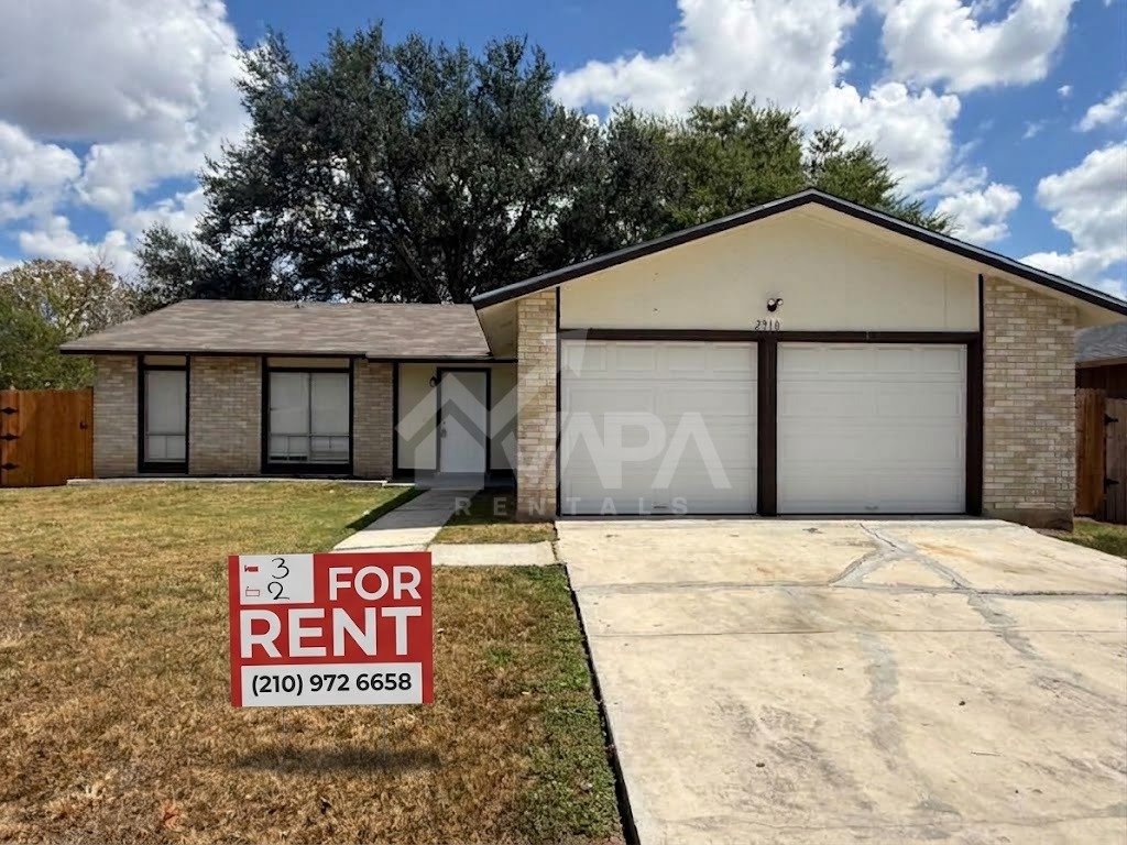 San Antonio House: 2910 Lakebriar St