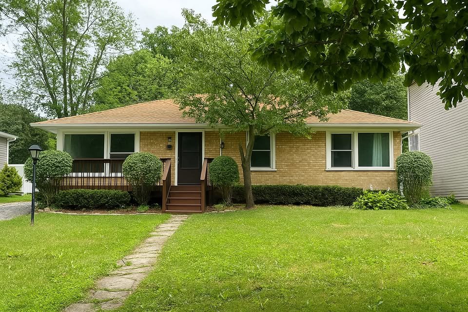 Palatine House: 127 S Forest Ave