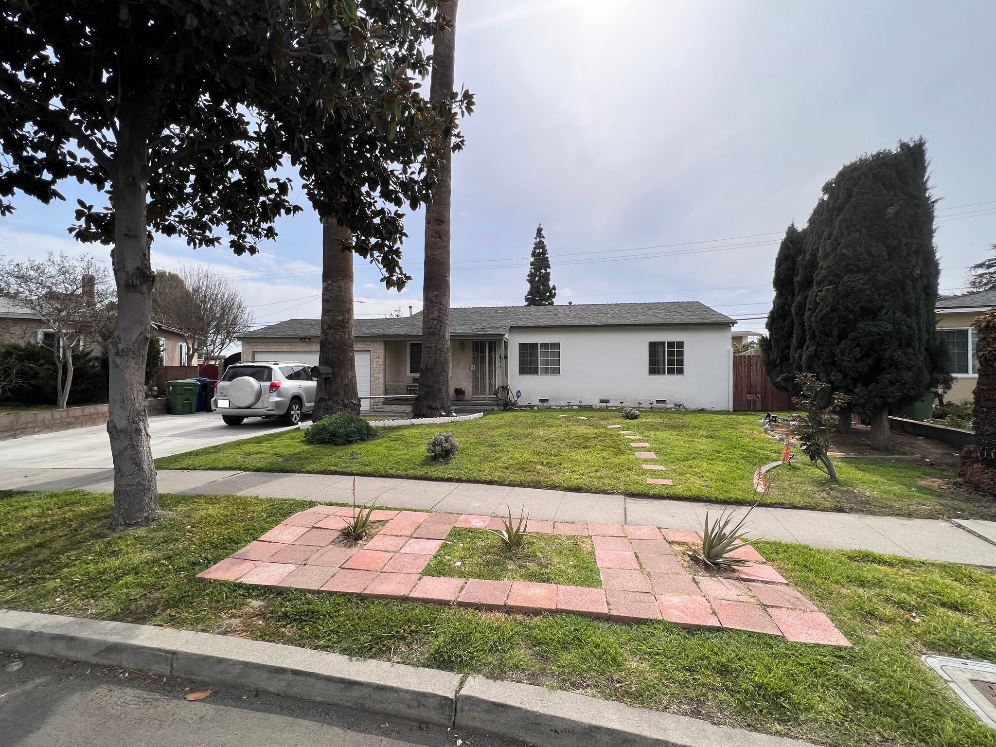 Panorama City House: 14148 Community St