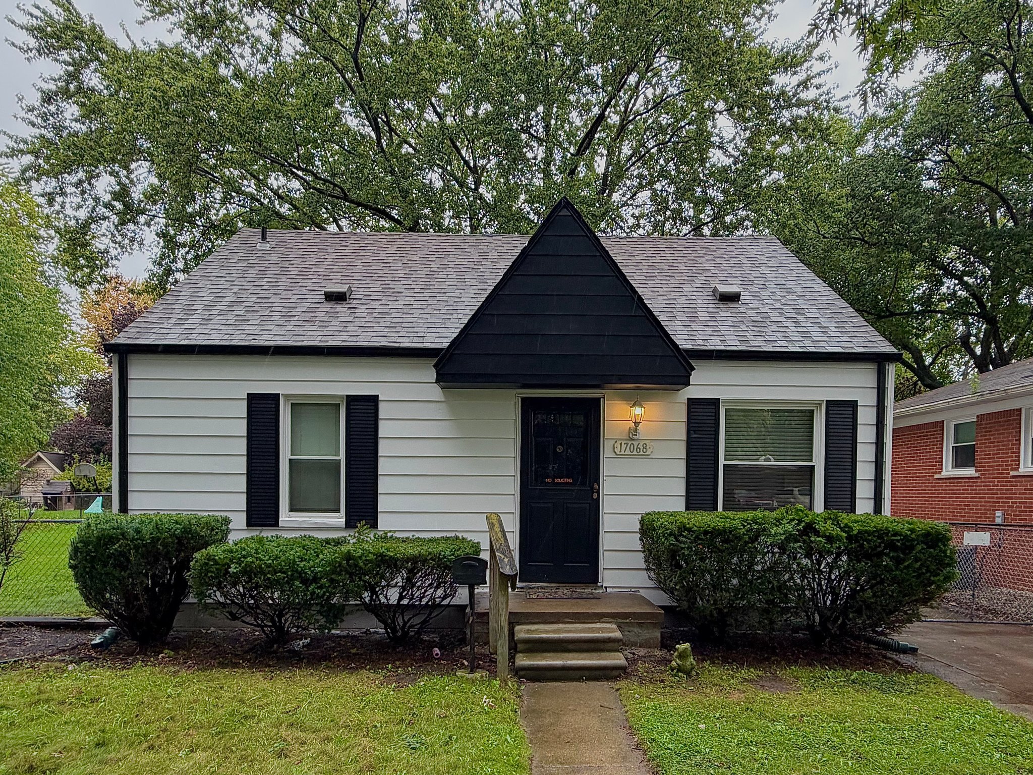 Allen Park House: 17068 Euclid Ave