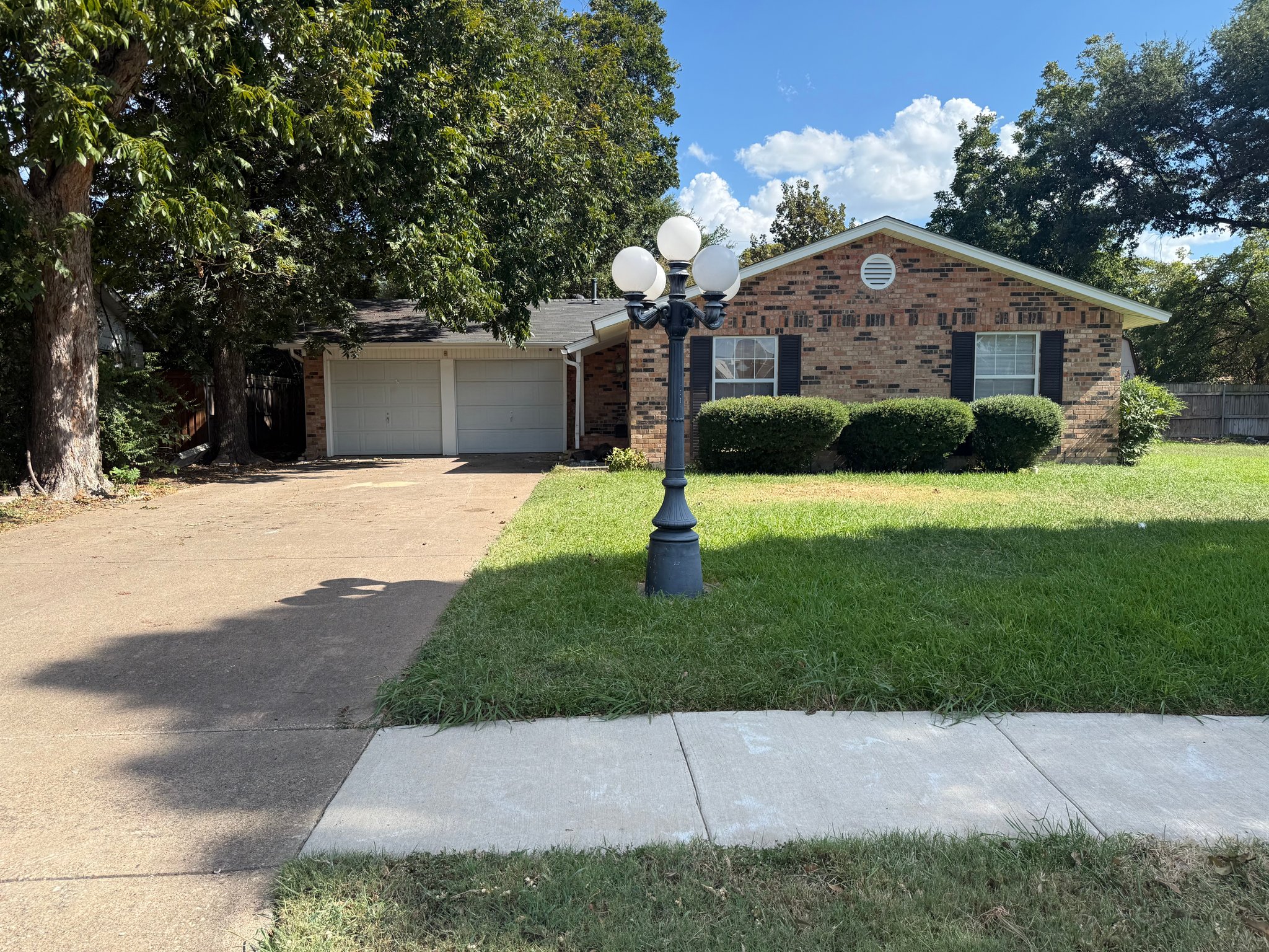 Irving House: 2604 Squire St