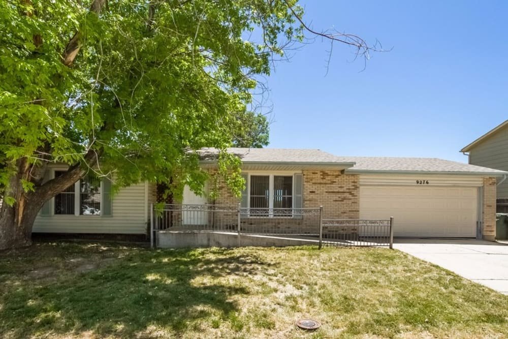 Denver House: 9286 Clermont Dr