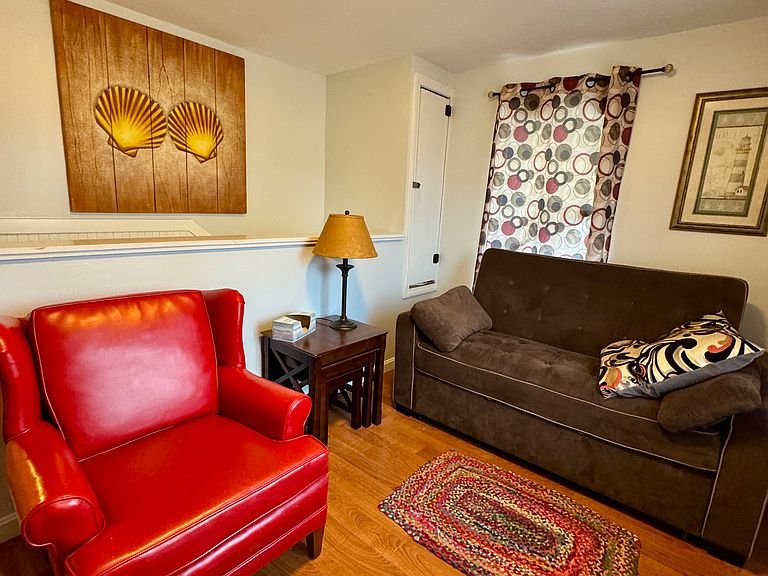 Hampton Condo: 3 Q Street