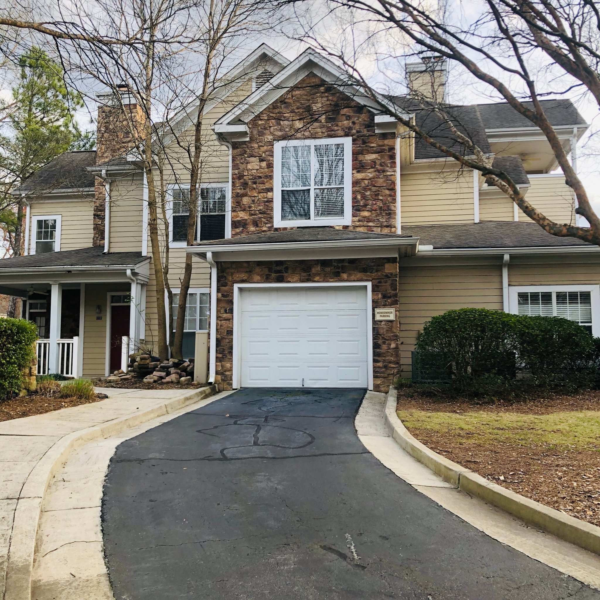 Milton House: 518 Sandringham Dr