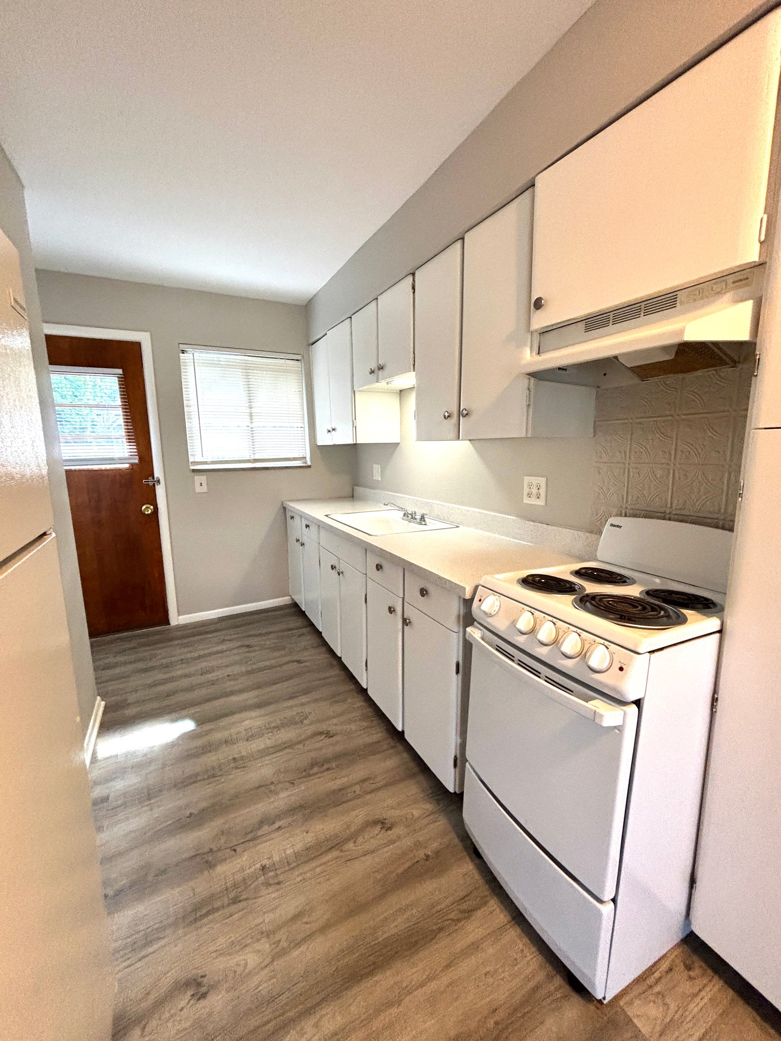 Oxford Apartment: 23 w Burdick Street
