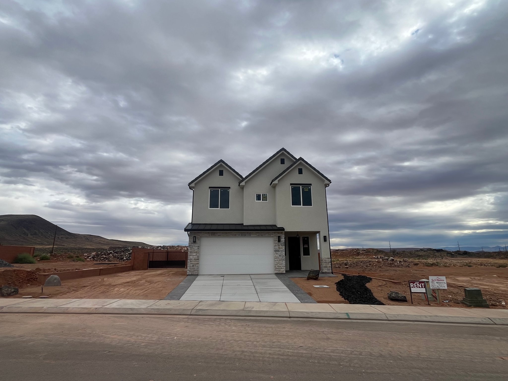 Hurricane House: 310 n 2823 w