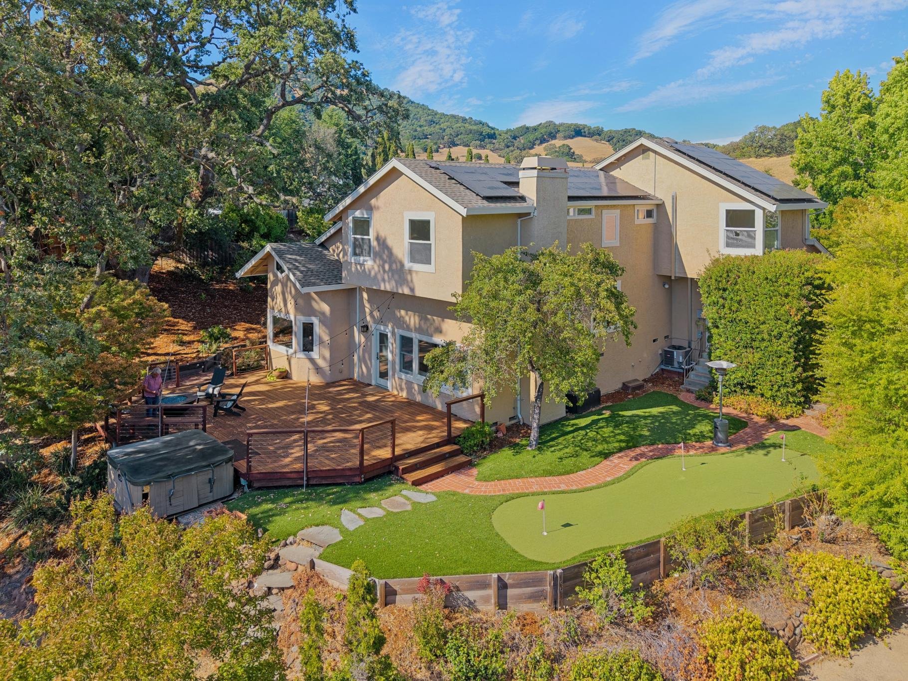 Novato House: 52 Woodleaf Ct
